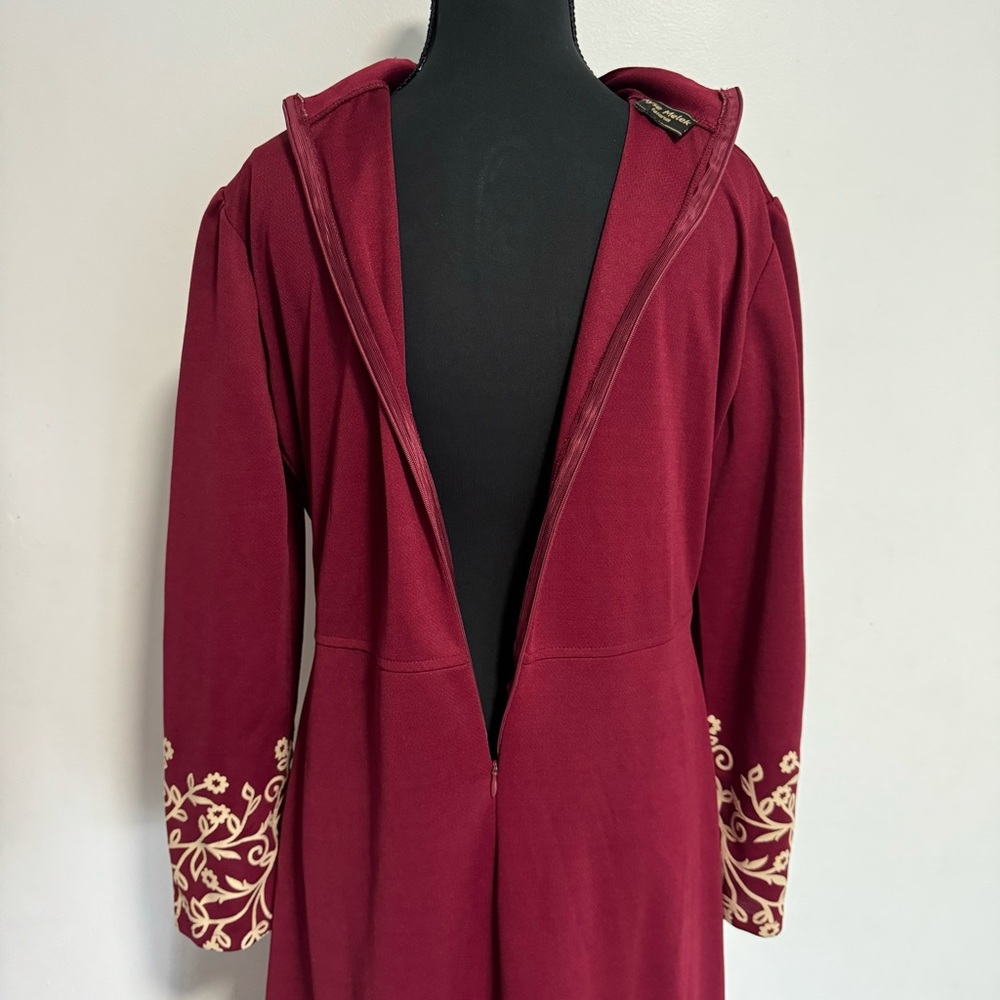 Women’s Elegant Maroon and Cream Maxi Dress - Picture 9 of 12